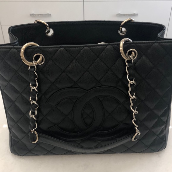 CHANEL Handbags - Authentic Chanel Grande Shopper